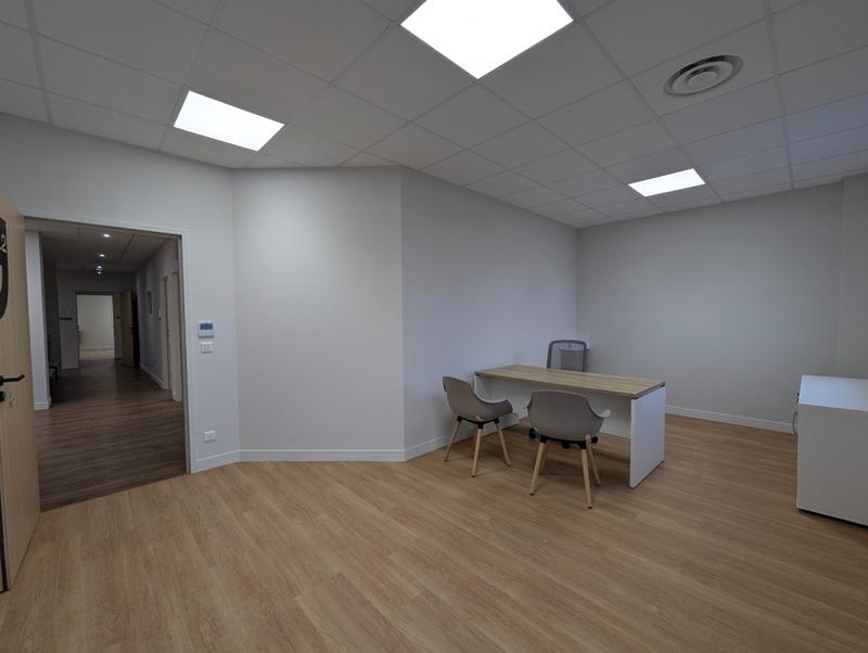 Bureau - 200 m² - 10 pièces