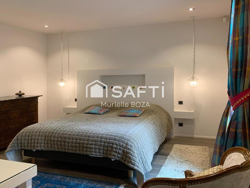 Maison - 750 m² - 11 pièces