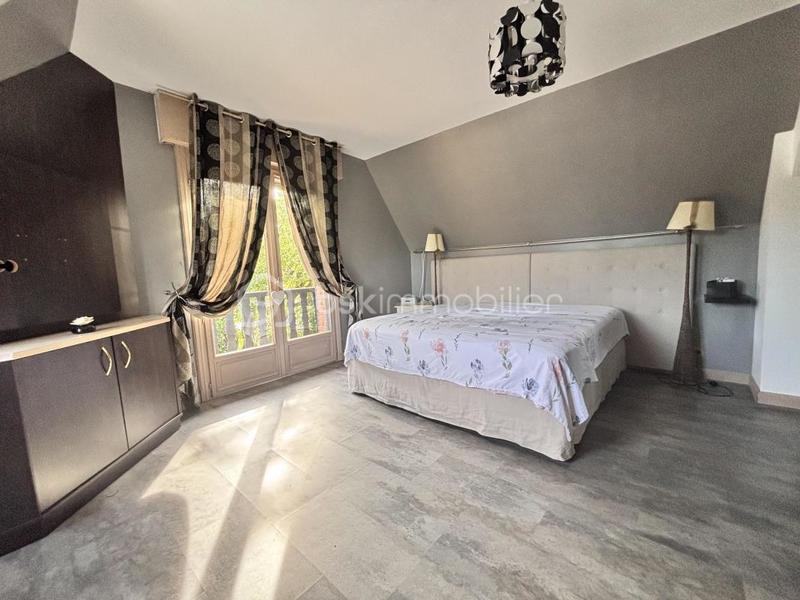 Pavillon - 199 m² - 9 pièces