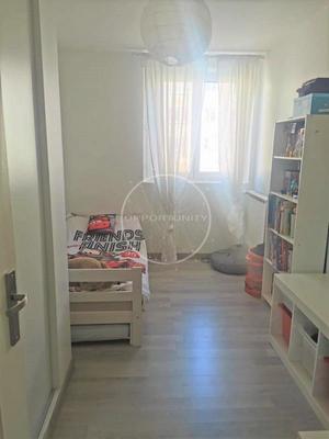 Appartement - 80 m² - 5 pièces