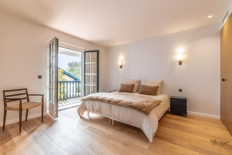 Maison - 290 m² - 8 pièces