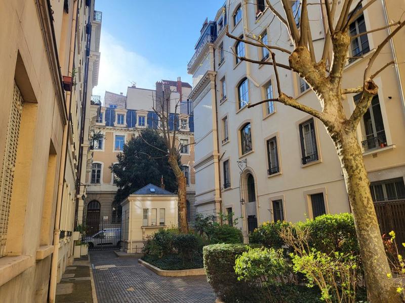 Appartement - 92 m² - 2 pièces