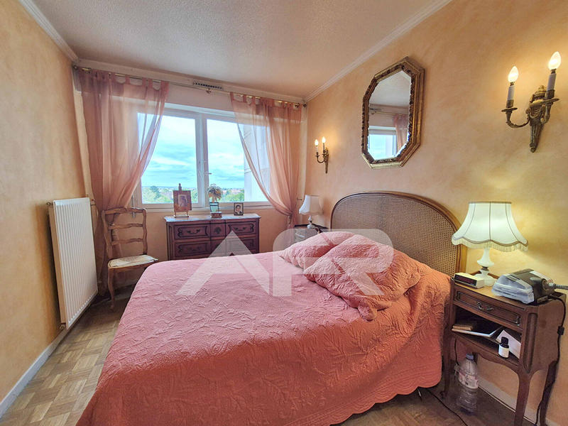 Appartement - 92 m² - 5 pièces