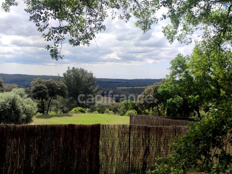 Terrain constructible - 1 038 m²