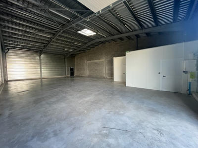 Local d'activité / Entrepôt - 250 m²