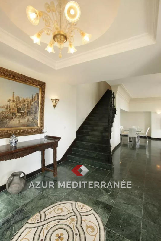 Villa - 298 m² - 6 pièces