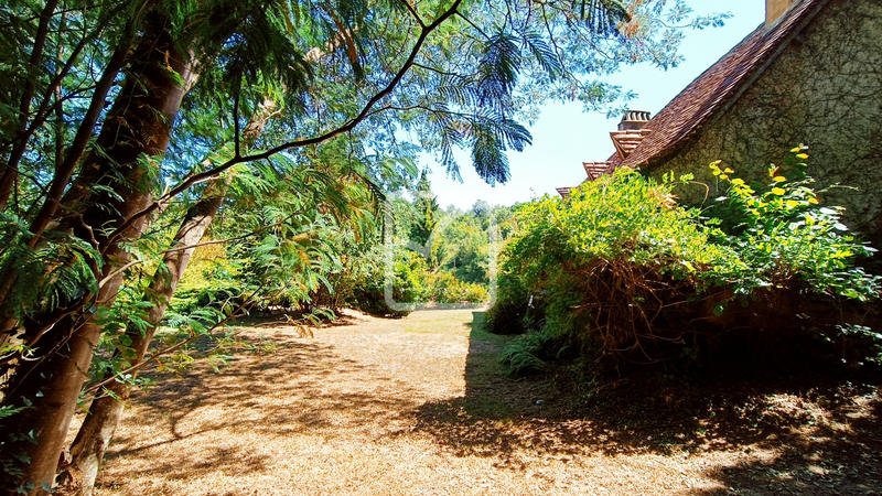 Maison - 205 m² - 7 pièces