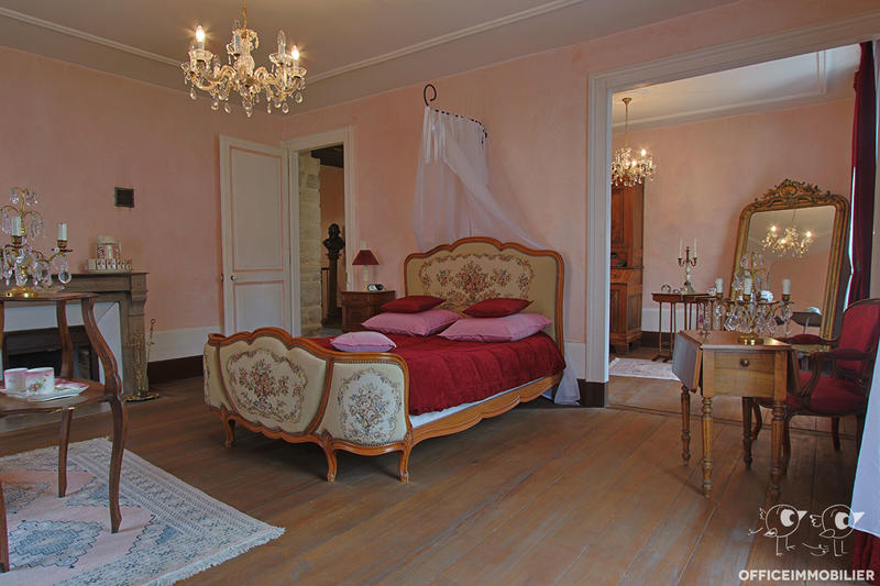 Maison - 380 m² - 9 pièces