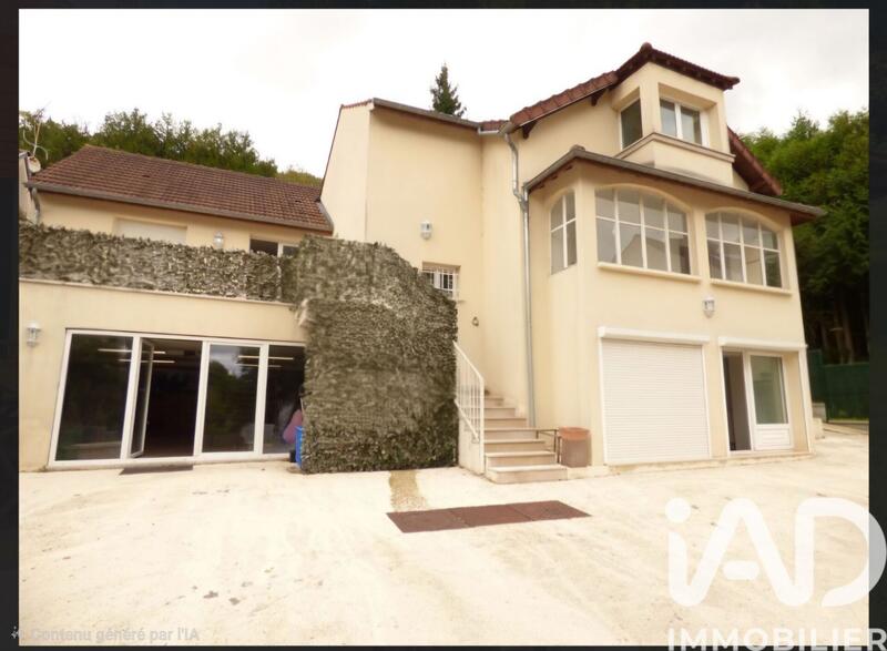 Maison - 240 m² - 7 pièces