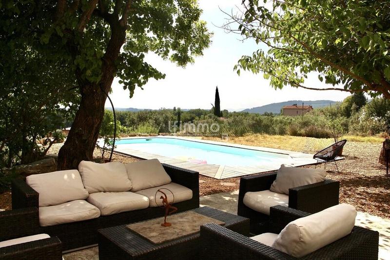 Maison - 212 m² - 6 pièces