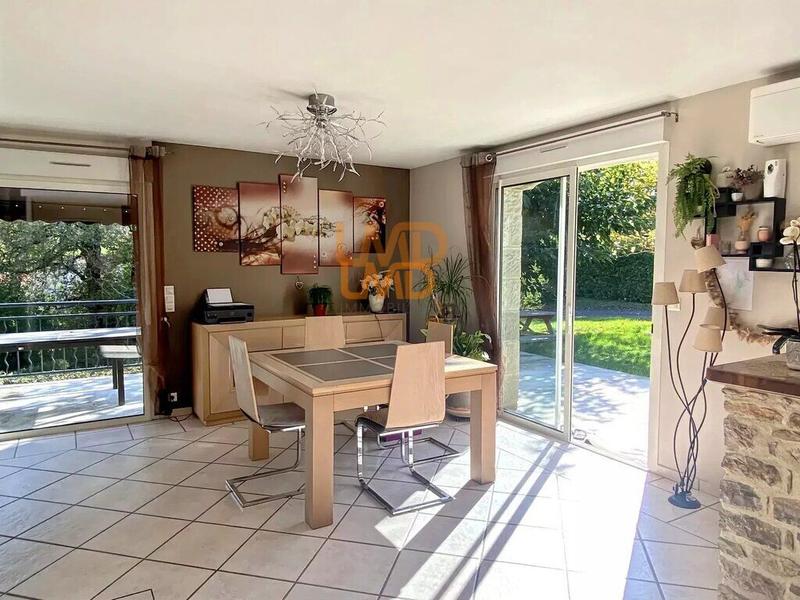 Propriété - 146 m² - 6 pièces