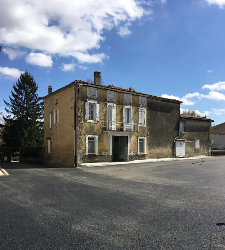 Maison de village - 305 m² - 15 pièces