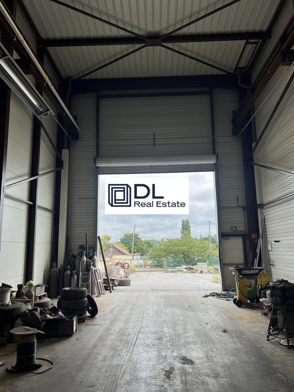 Entrepôt - 1 668 m²