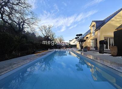 Maison - 162 m² - 8 pièces