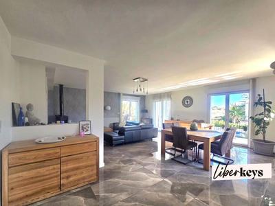 Villa - 260 m² - 10 pièces