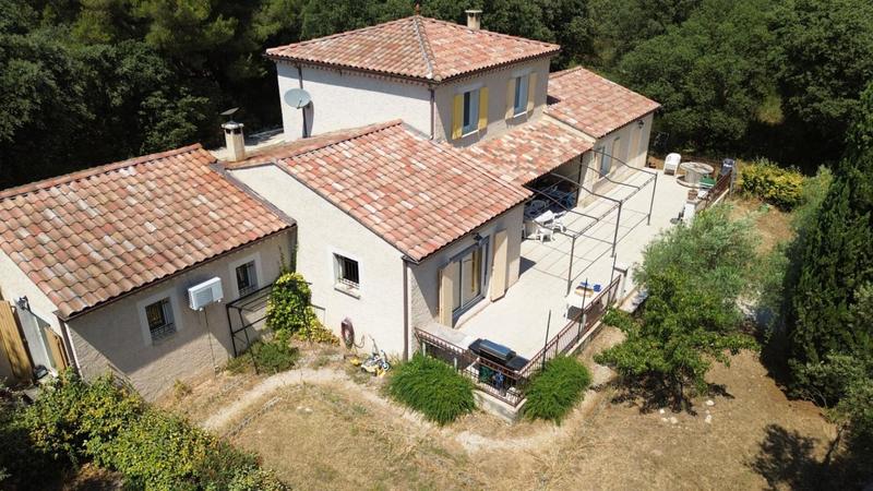 Maison - 233 m² - 8 pièces