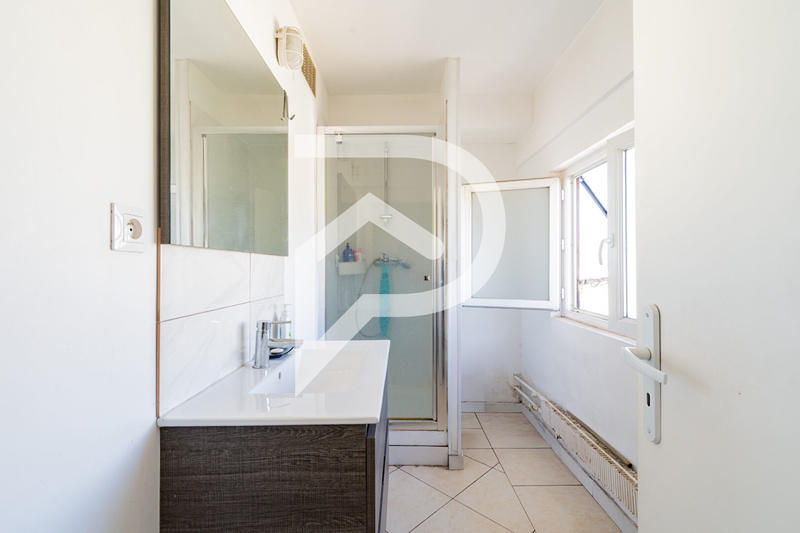 Appartement - 90 m² - 5 pièces