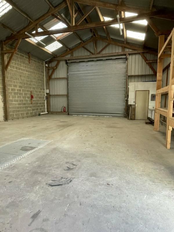 Local d'activité / Entrepôt - 530 m²