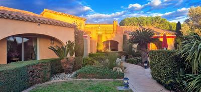 Maison - 208 m² - 7 pièces