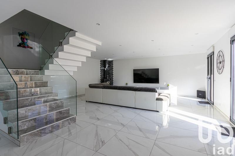 Maison - 180 m² - 5 pièces