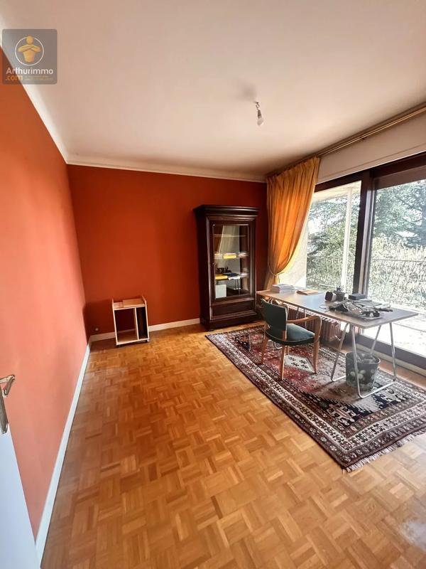 Maison - 300 m² - 8 pièces