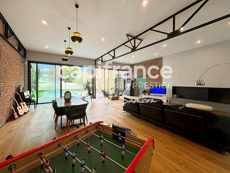 Maison - 477 m² - 12 pièces