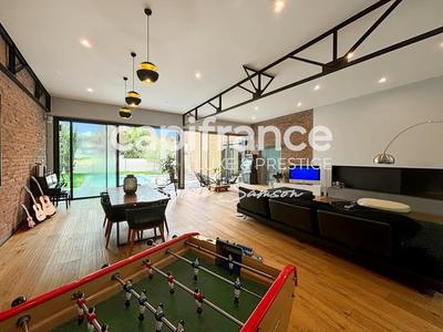 Maison - 477 m² - 12 pièces