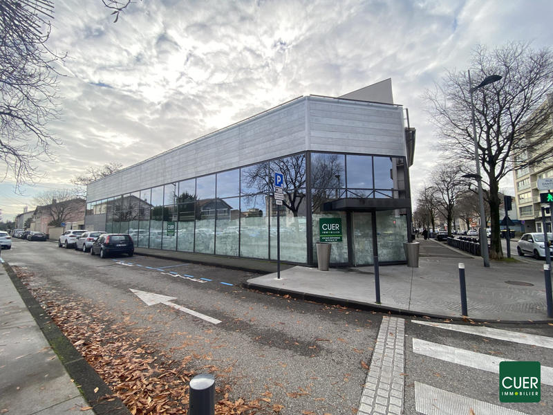 Local commercial - 263 m² - 5 pièces