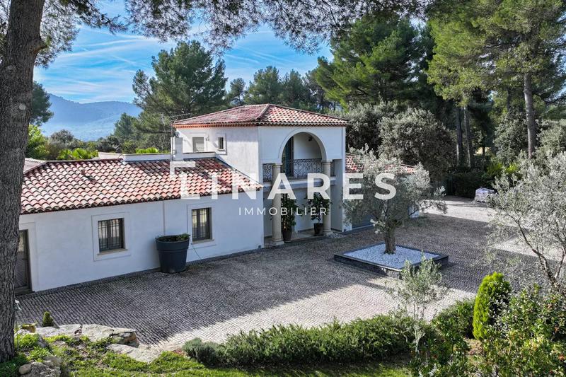 Maison - 360 m² - 5 pièces