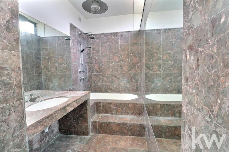 Villa - 240 m² - 8 pièces