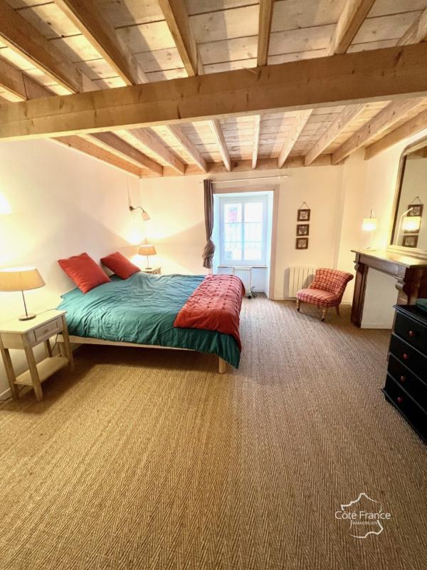 Maison en pierre - 200 m² - 8 pièces