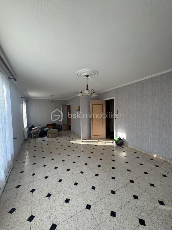 Maison traditionnelle - 75 m² - 4 pièces