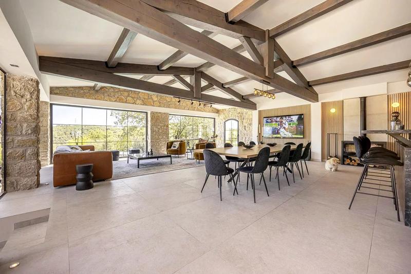 Maison - 300 m² - 7 pièces