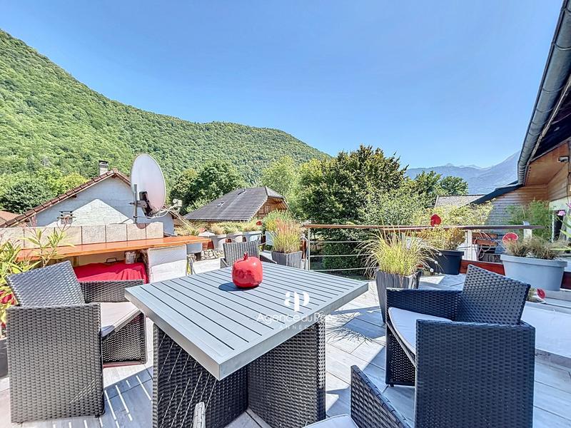 Maison - 220 m² - 9 pièces