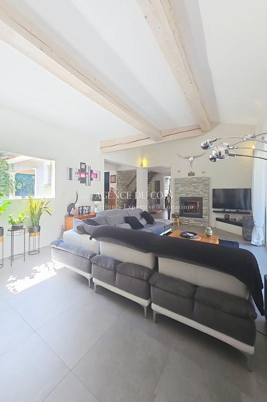 Villa - 300 m² - 7 pièces