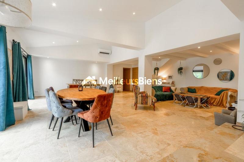 Propriété - 258 m² - 8 pièces