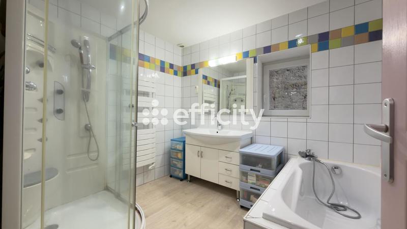 Maison - 210 m² - 8 pièces