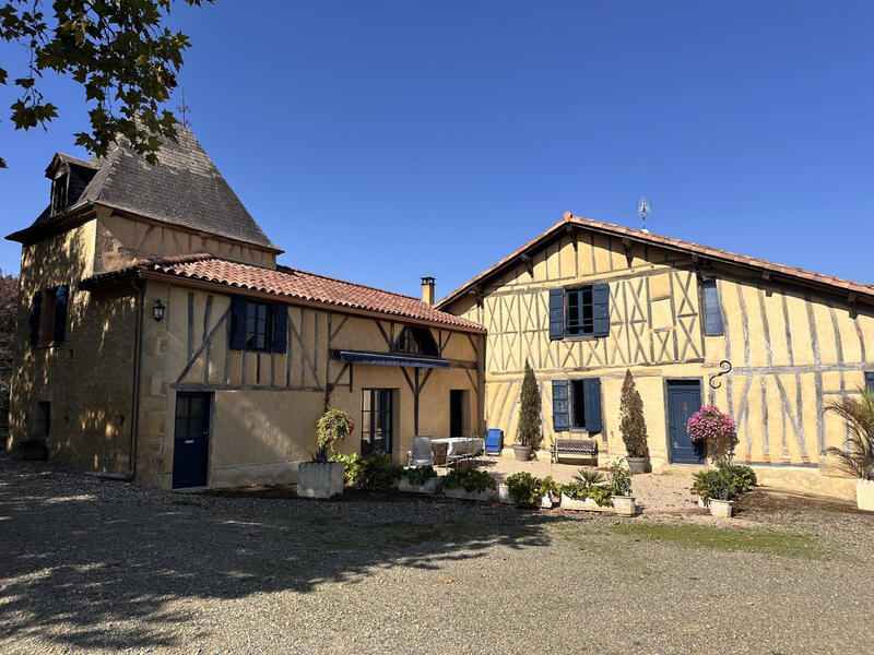 Maison - 375 m² - 17 pièces