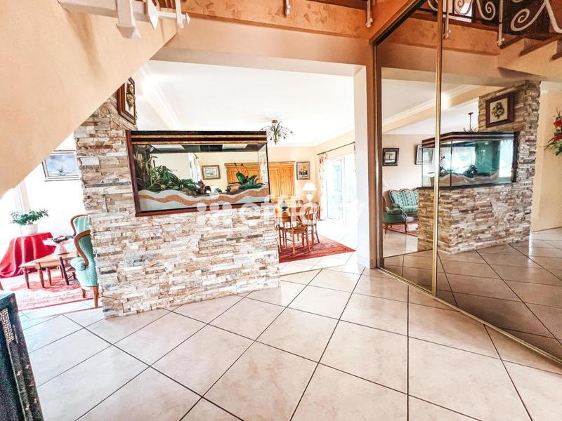 Maison - 208 m² - 5 pièces