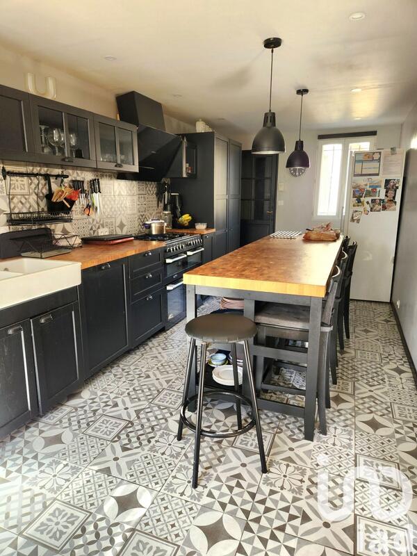 Maison - 220 m² - 7 pièces