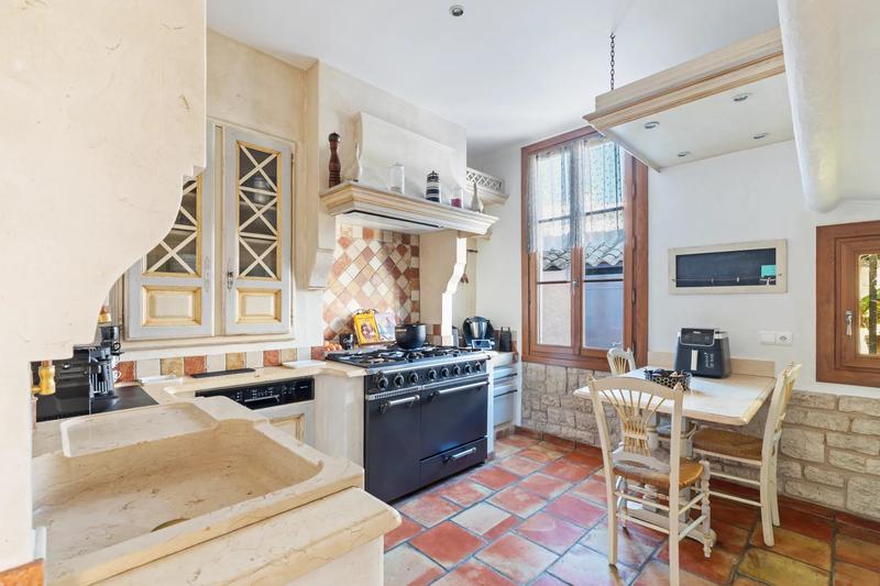 Maison - 168 m² - 7 pièces