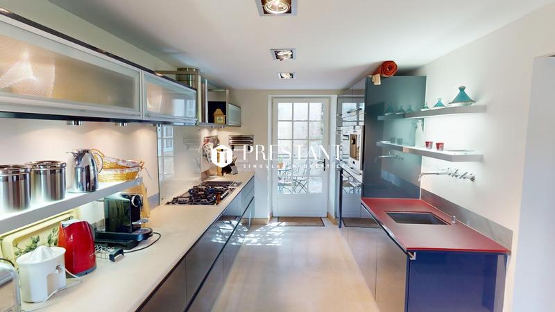 Demeure - 716 m² - 7 pièces