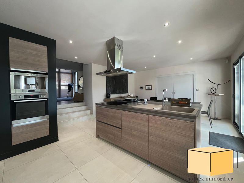 Villa - 207 m² - 6 pièces