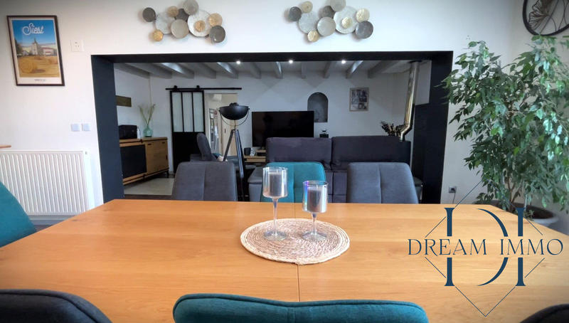 Maison traditionnelle - 200 m² - 4 pièces