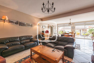 Maison - 192 m² - 6 pièces