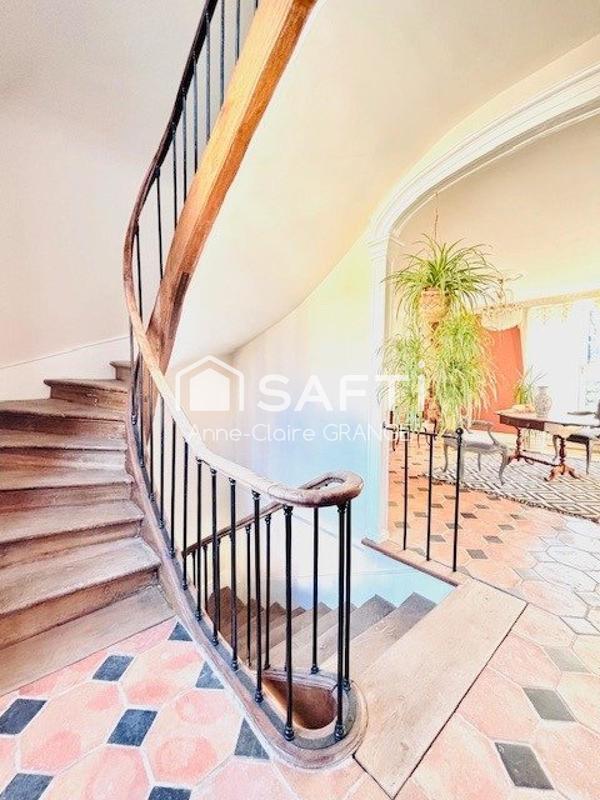 Maison - 221 m² - 12 pièces