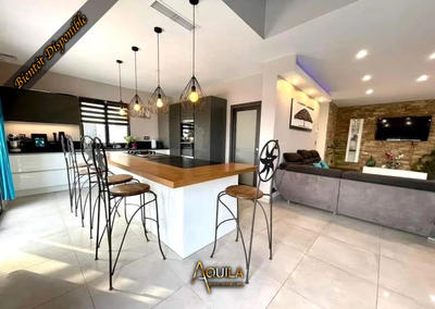 Maison de village - 257 m² - 7 pièces