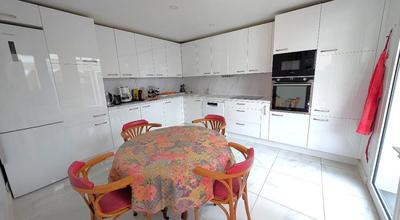 Maison - 99 m² - 5 pièces