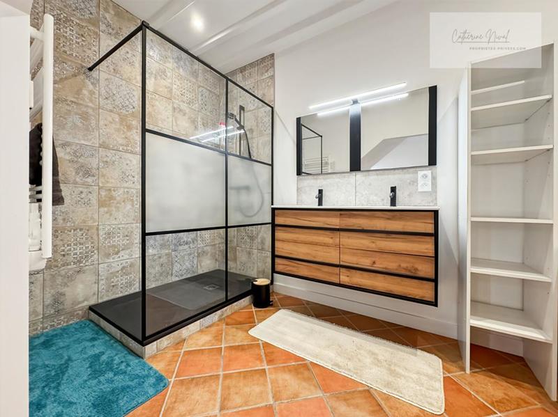 Maison - 260 m² - 11 pièces