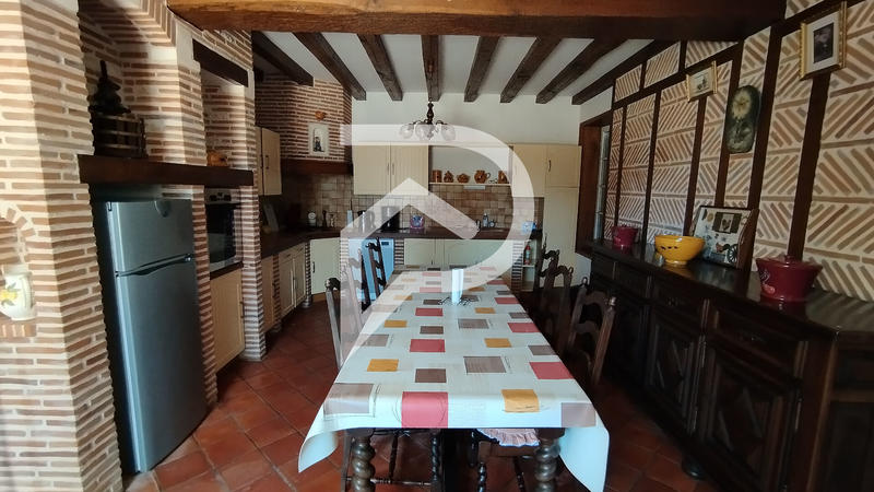 Maison - 650 m² - 17 pièces